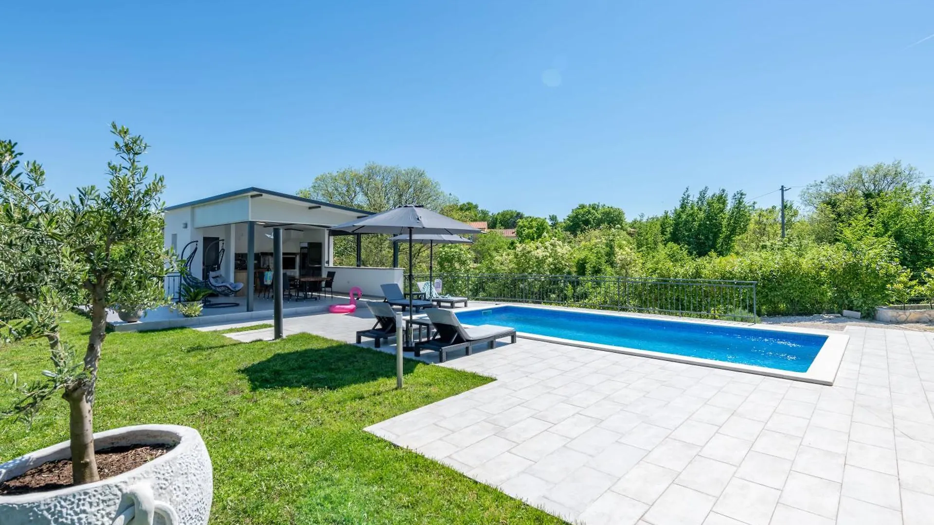 Villa Kalac, A Charming Holiday Pool Oasis Near The Sea Raša