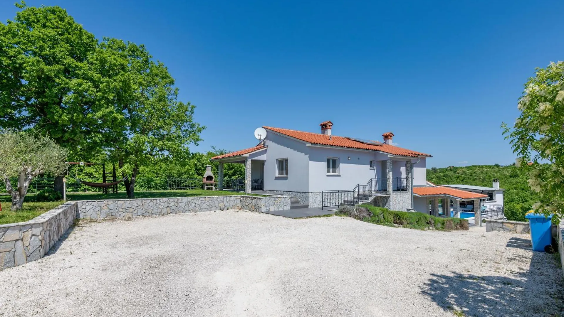 Dom wakacyjny Villa Kalac, A Charming Holiday Pool Oasis Near The Sea Raša